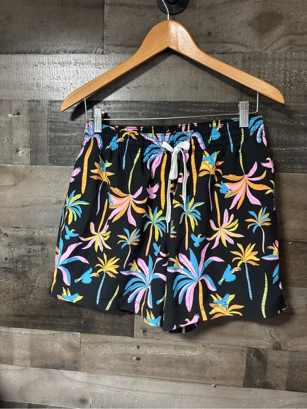 chubbies Black Swimtrunks w/ Pink, Blue & Yellow Tropical Print med 5.5” inseam